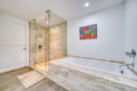 Condo in Miami, Florida, 2 bedrooms  № 1887220 - photo 20