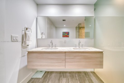 Condo in Miami, Florida, 2 bedrooms  № 1887220 - photo 17