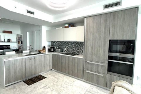 Condo in Miami, Florida, 2 bedrooms  № 1887220 - photo 5