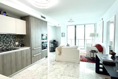 Condo in Miami, Florida, 2 bedrooms  № 1887220 - photo 3