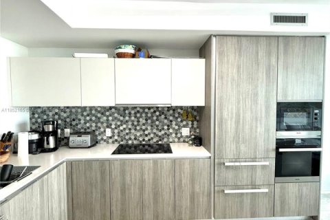 Condo in Miami, Florida, 2 bedrooms  № 1887220 - photo 6
