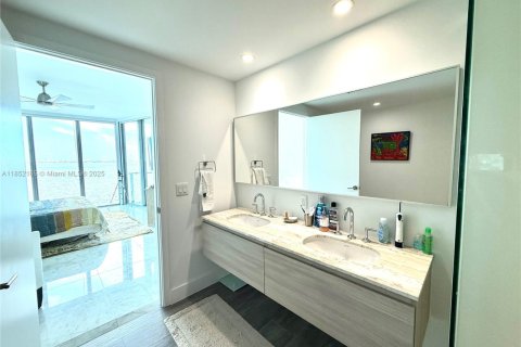 Condo in Miami, Florida, 2 bedrooms  № 1887220 - photo 10