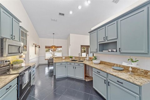 House in Brooker, Florida 4 bedrooms, 229.93 sq.m. № 1508638 - photo 12