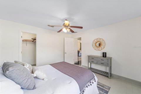 House in Brooker, Florida 4 bedrooms, 229.93 sq.m. № 1508638 - photo 27