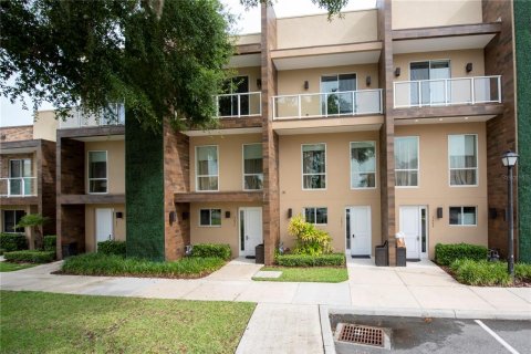 Adosado en Kissimmee, Florida 3 dormitorios, 210.7 m2 № 2195409