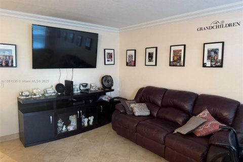 Copropriété à louer à Pembroke Pines, Floride: 2 chambres, 76.09 m2 № 1892115 - photo 10