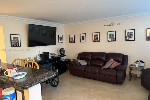 Copropriété à louer à Pembroke Pines, Floride: 2 chambres, 76.09 m2 № 1892115 - photo 9