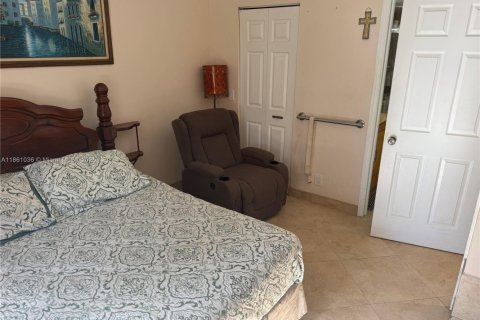 Copropriété à louer à Pembroke Pines, Floride: 2 chambres, 76.09 m2 № 1892115 - photo 16