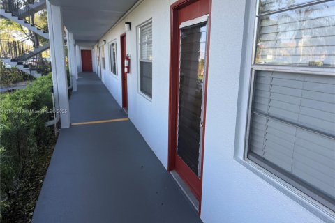 Copropriété à louer à Pembroke Pines, Floride: 2 chambres, 76.09 m2 № 1892115 - photo 11