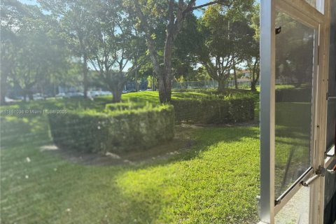 Copropriété à louer à Pembroke Pines, Floride: 2 chambres, 76.09 m2 № 1892115 - photo 24