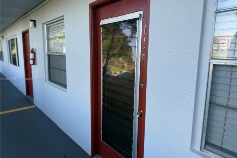 Copropriété à louer à Pembroke Pines, Floride: 2 chambres, 76.09 m2 № 1892115 - photo 12