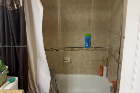 Copropriété à louer à Pembroke Pines, Floride: 2 chambres, 76.09 m2 № 1892115 - photo 23