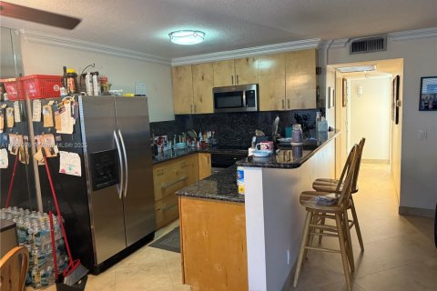 Copropriété à louer à Pembroke Pines, Floride: 2 chambres, 76.09 m2 № 1892115 - photo 8