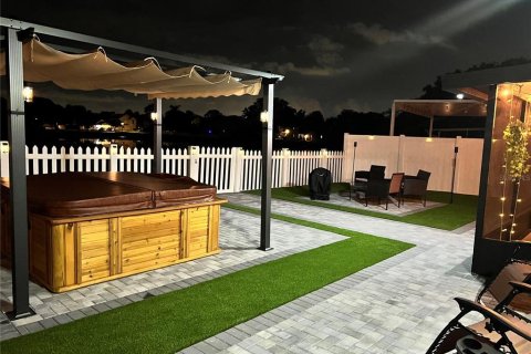 House in Tampa, Florida 3 bedrooms, 108.14 sq.m. № 2431073 - photo 7