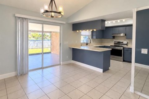 House in Tampa, Florida 3 bedrooms, 108.14 sq.m. № 2431073 - photo 21