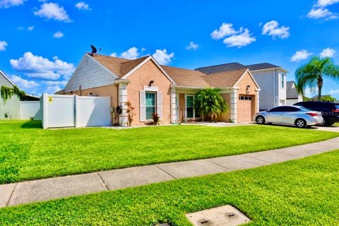 House in Tampa, Florida 3 bedrooms, 108.14 sq.m. № 2431073 - photo 2