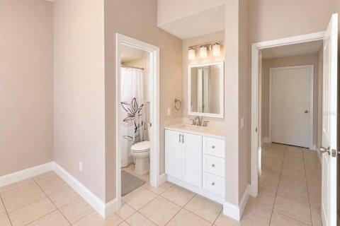 House in Tampa, Florida 3 bedrooms, 108.14 sq.m. № 2431073 - photo 14