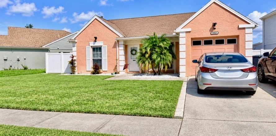 House in Tampa, Florida 3 bedrooms, 108.14 sq.m. № 2431073