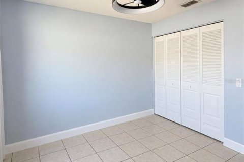 House in Tampa, Florida 3 bedrooms, 108.14 sq.m. № 2431073 - photo 15