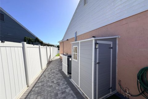House in Tampa, Florida 3 bedrooms, 108.14 sq.m. № 2431073 - photo 24