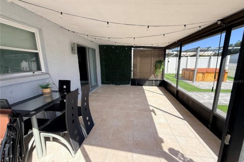House in Tampa, Florida 3 bedrooms, 108.14 sq.m. № 2431073 - photo 22