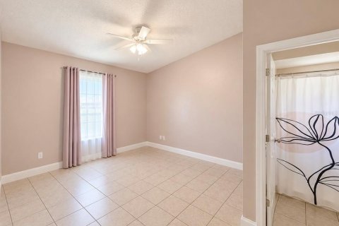 House in Tampa, Florida 3 bedrooms, 108.14 sq.m. № 2431073 - photo 13