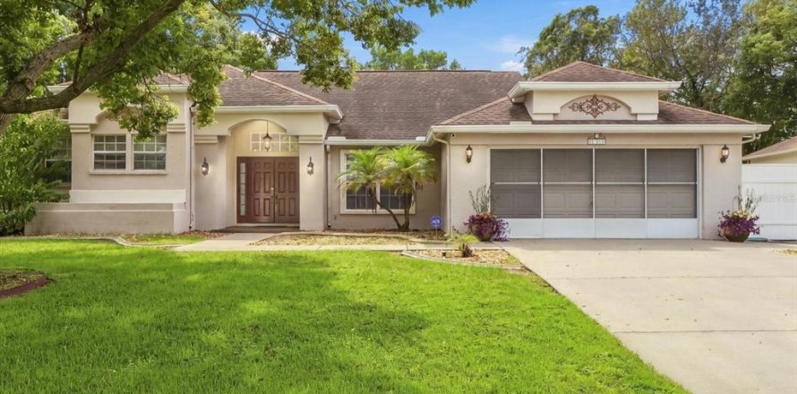 Villa ou maison à Spring Hill, Floride 4 chambres, 206.8 m2 № 2414111