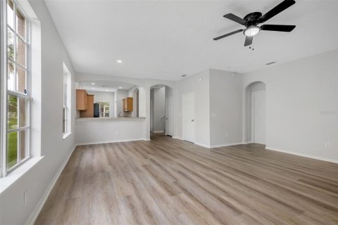 Villa ou maison à vendre à Orlando, Floride: 4 chambres, 180.32 m2 № 2283712 - photo 11