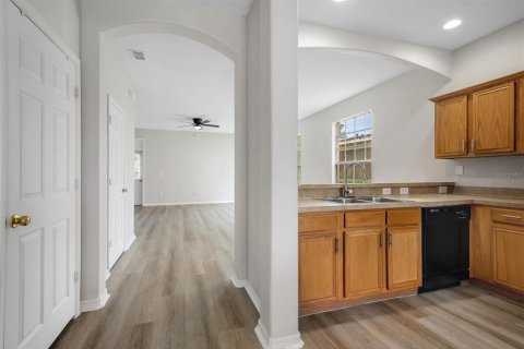 Villa ou maison à vendre à Orlando, Floride: 4 chambres, 180.32 m2 № 2283712 - photo 5