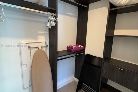 Condo in Miami, Florida № 2059000 - photo 16