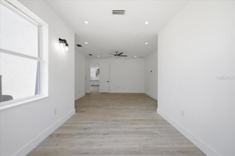 Villa ou maison à vendre à Port Charlotte, Floride: 5 chambres, 358.7 m2 № 2214071 - photo 19