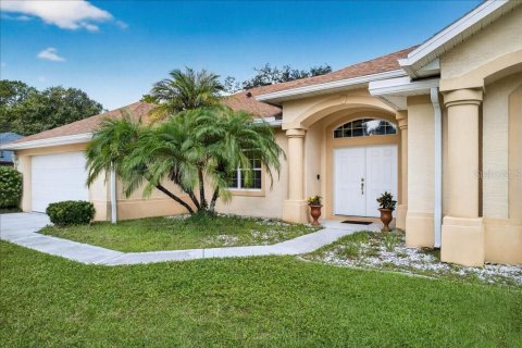 Casa en venta en Palm Coast, Florida, 4 dormitorios, 240.99 m2 № 1915736 - foto 4