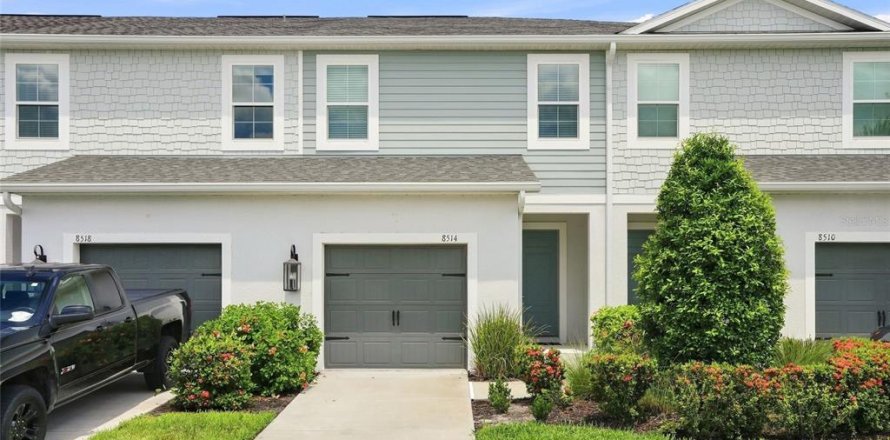 Townhouse in Parrish, Florida 3 bedrooms, 169.27 sq.m. № 2320765