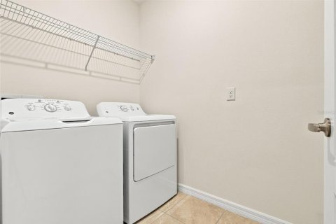 Townhouse in Parrish, Florida 3 bedrooms, 169.27 sq.m. № 2320765 - photo 24