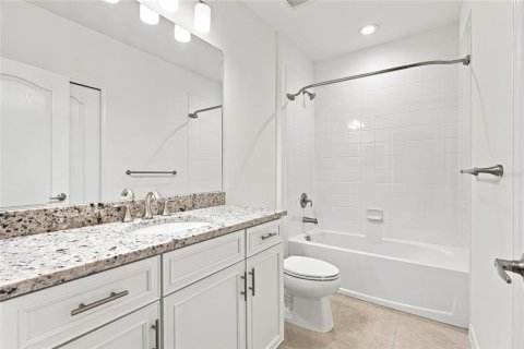 Townhouse in Parrish, Florida 3 bedrooms, 169.27 sq.m. № 2320765 - photo 21