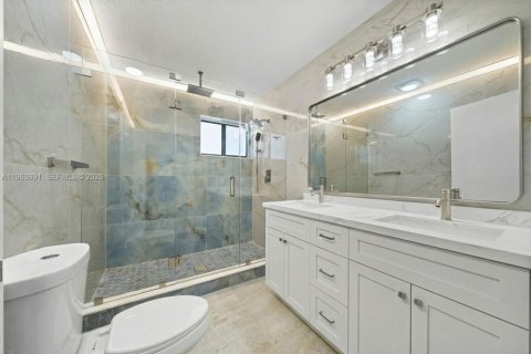 House in Cutler Bay, Florida 4 bedrooms, 120.4 sq.m. № 2022105 - photo 9