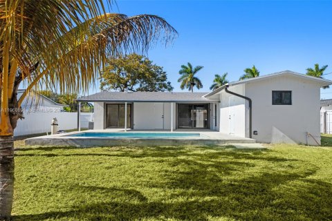 House in Cutler Bay, Florida 4 bedrooms, 120.4 sq.m. № 2022105 - photo 29