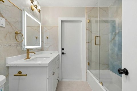 House in Cutler Bay, Florida 4 bedrooms, 120.4 sq.m. № 2022105 - photo 7