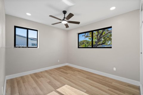 House in Cutler Bay, Florida 4 bedrooms, 120.4 sq.m. № 2022105 - photo 18