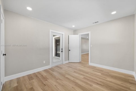 House in Cutler Bay, Florida 4 bedrooms, 120.4 sq.m. № 2022105 - photo 21