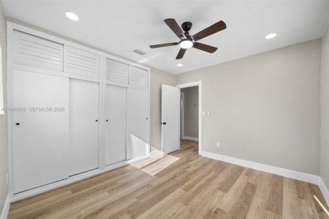 House in Cutler Bay, Florida 4 bedrooms, 120.4 sq.m. № 2022105 - photo 17