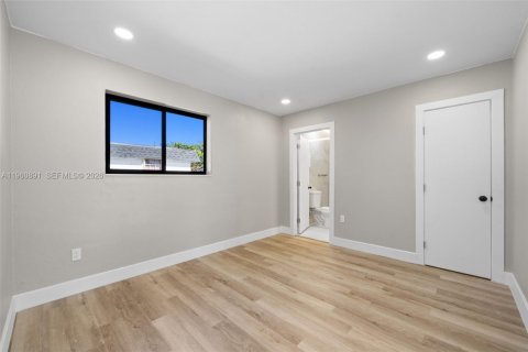 House in Cutler Bay, Florida 4 bedrooms, 120.4 sq.m. № 2022105 - photo 22