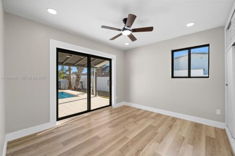 House in Cutler Bay, Florida 4 bedrooms, 120.4 sq.m. № 2022105 - photo 13