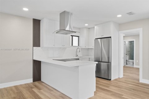 House in Cutler Bay, Florida 4 bedrooms, 120.4 sq.m. № 2022105 - photo 2