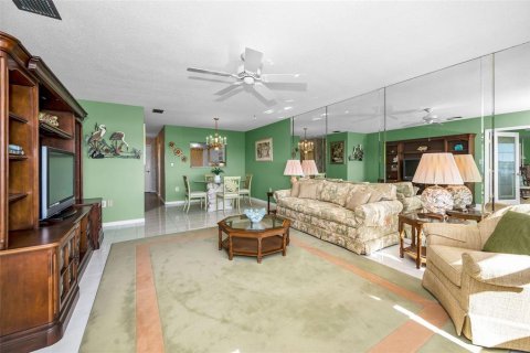 Condo in Belleair Bluffs, Florida, 1 bedroom  № 1524123 - photo 11