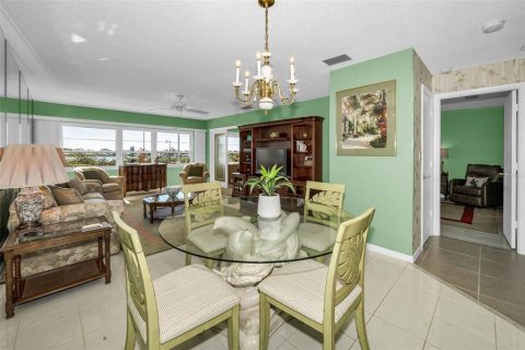 Condo in Belleair Bluffs, Florida, 1 bedroom  № 1524123 - photo 13