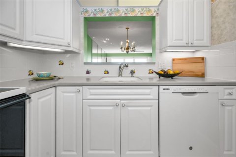 Condo in Belleair Bluffs, Florida, 1 bedroom  № 1524123 - photo 17