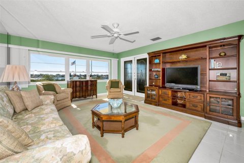 Condo in Belleair Bluffs, Florida, 1 bedroom  № 1524123 - photo 8