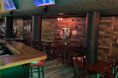 Купить коммерческую недвижимость в Майами-Бич, Флорида № 1984879 - фото 12