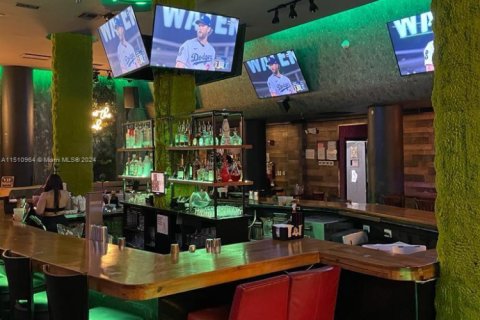 Купить коммерческую недвижимость в Майами-Бич, Флорида № 1984879 - фото 9